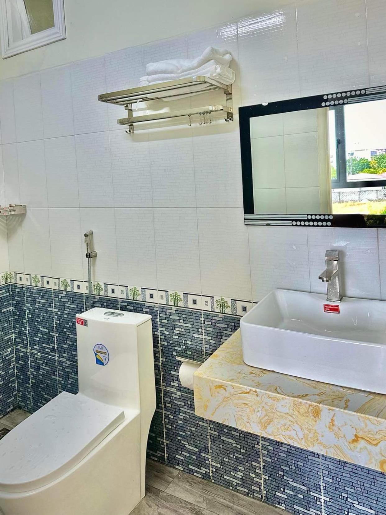 Khach San Sinh Hien Hotel ตวีฮหว่า ภายนอก รูปภาพ